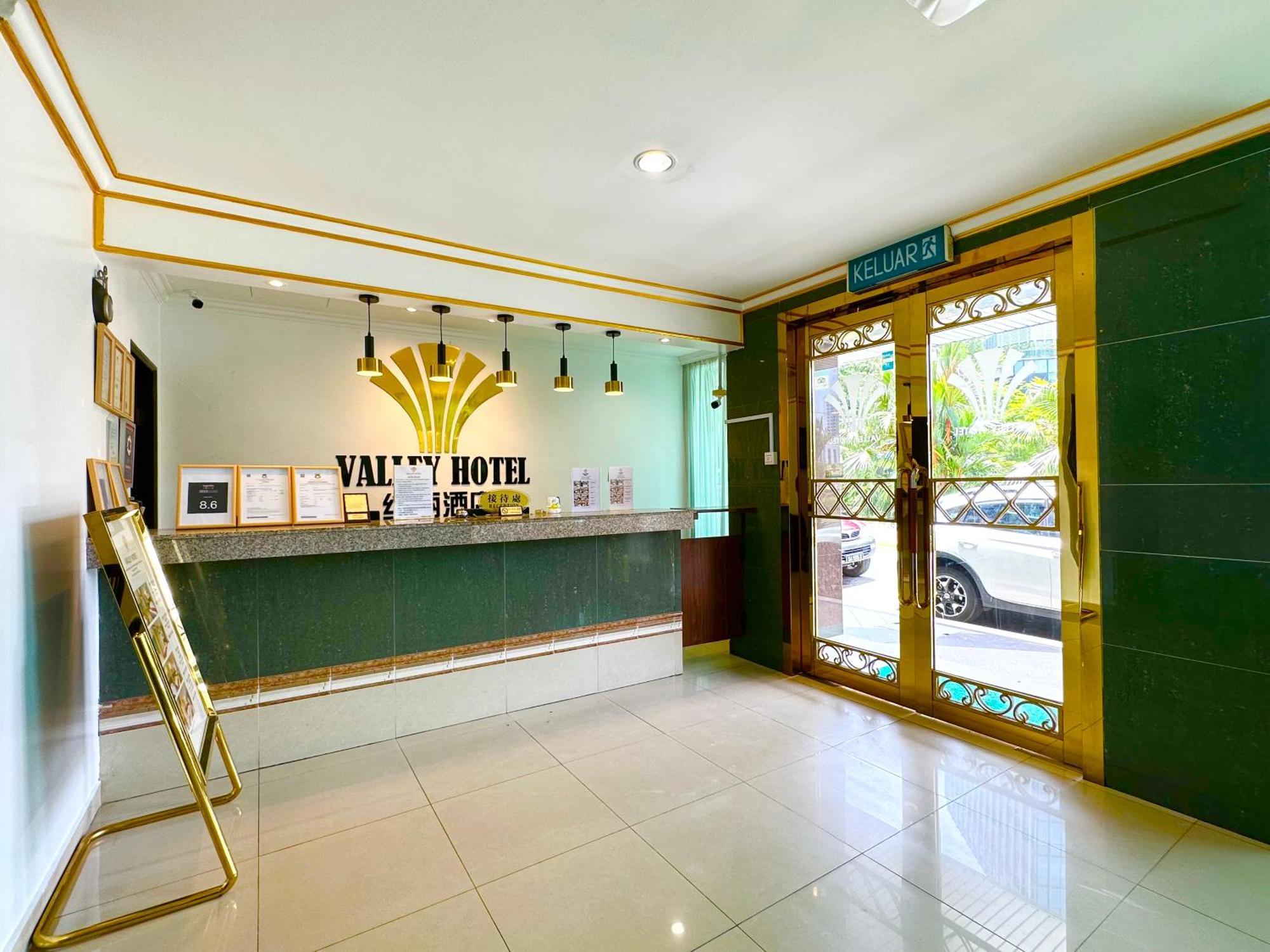 Valley Hotel Кота Кинабалу Екстериор снимка