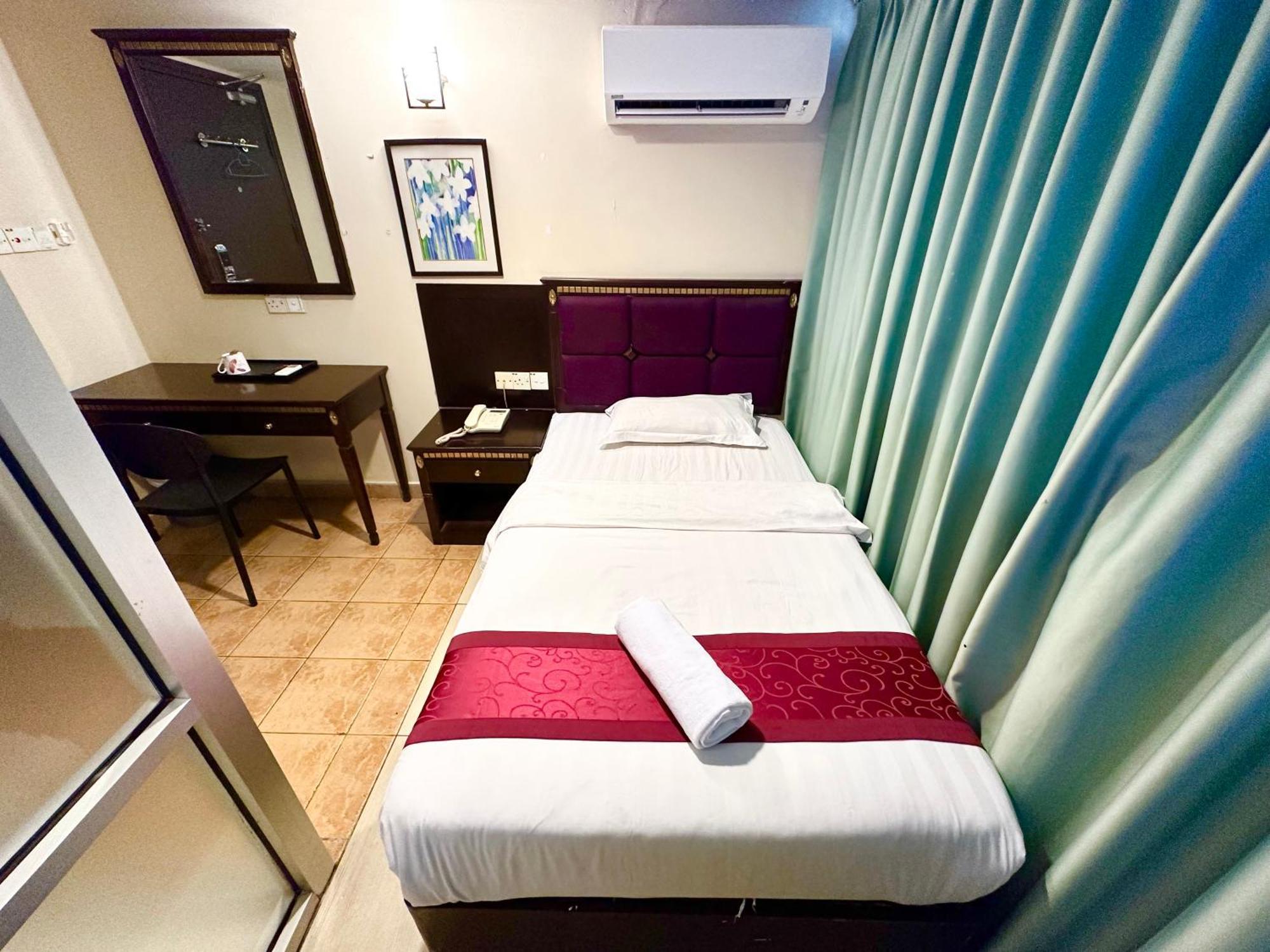 Valley Hotel Кота Кинабалу Екстериор снимка